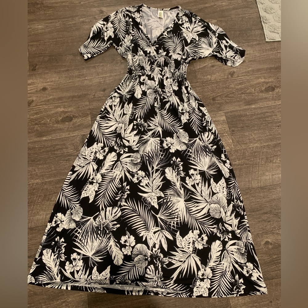 Women’s Hawaiian print dress